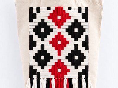 Canvas tote bag with red and black Sadu-inspired pattern – Carry the Tradition workshop