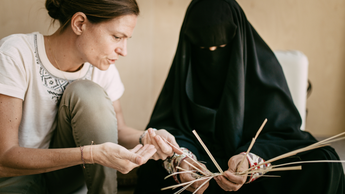 Tashkeel Myrtille Ronteix Working with an Emirati Lady from Al Ghadeer Tanween2018 DXBDW2020
